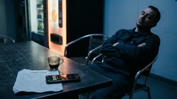 L'Arte del Power Nap Tattico (e l'hacking del "Caffè-Sonno")